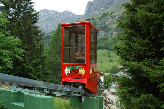 With the Alex-Express you can travel easily from the hotel to the valley station of the Torrent cableway.